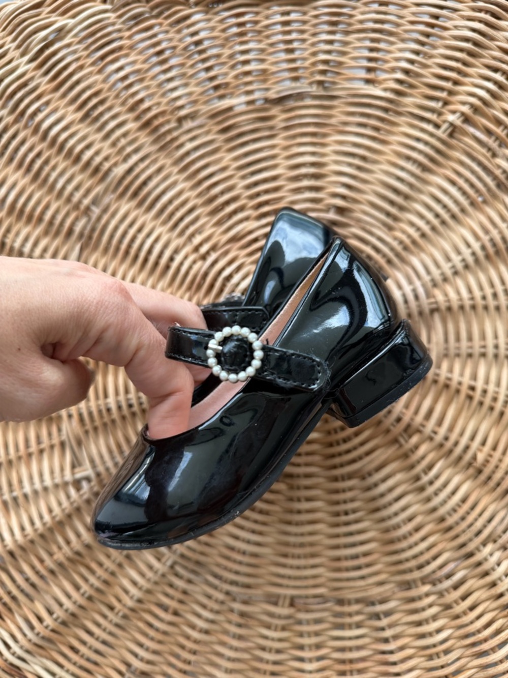 NEW cupcakes & cashmere KIDS Black Patent Mary Jane wt Pearl Accent - size 5 US
